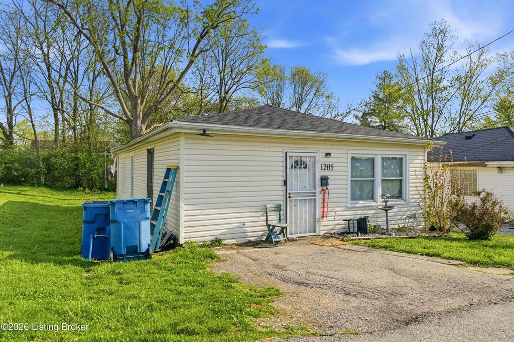 Photo of 1205 High St, Shelbyville, KY 40065 (MLS # 1713768)