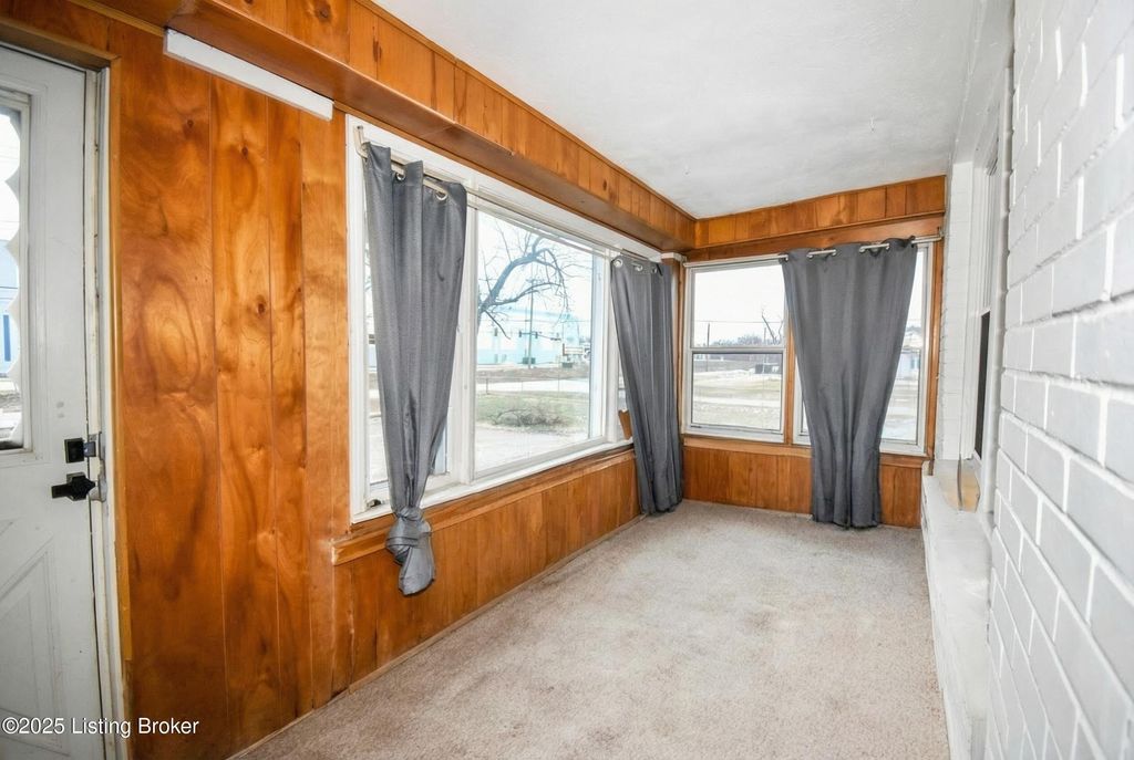 Photo of 3702 Kramers Ln, Louisville, KY 40216 (MLS # 1705624)