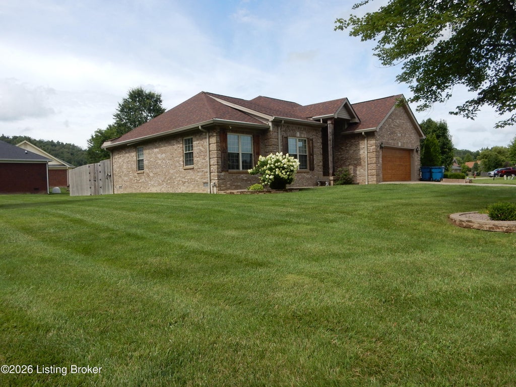 Photo of 300 Jade Dr, Shepherdsville, KY 40165 (MLS # 1733094)