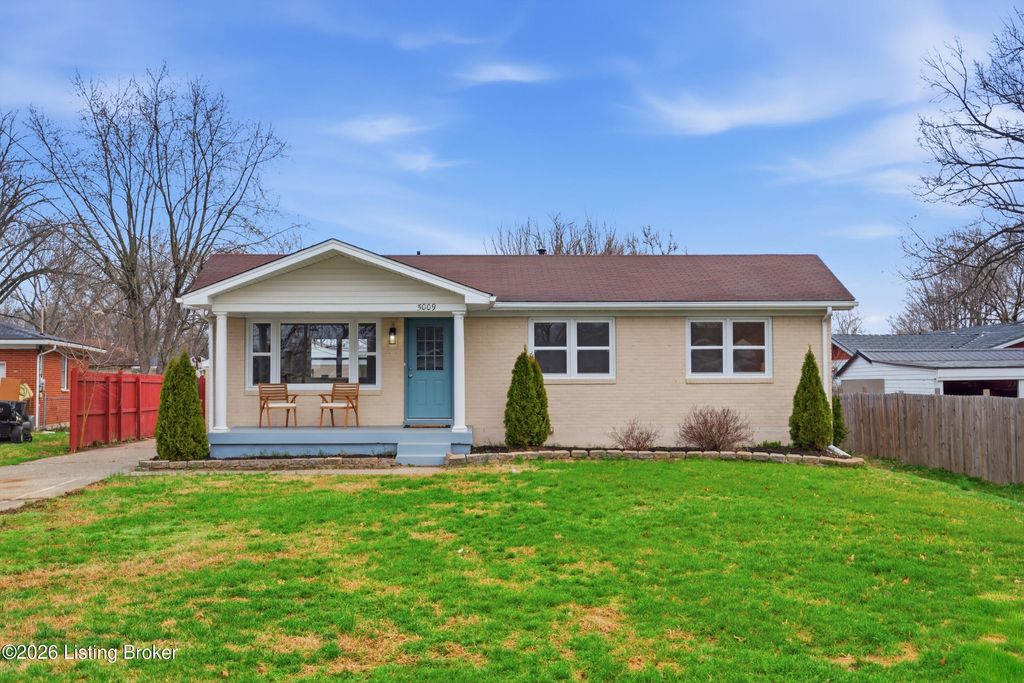 Photo of 5009 Paramount Dr, Louisville, KY 40258 (MLS # 1711597)