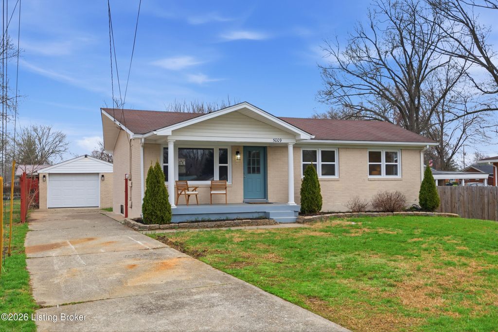 Photo of 5009 Paramount Dr, Louisville, KY 40258 (MLS # 1711597)