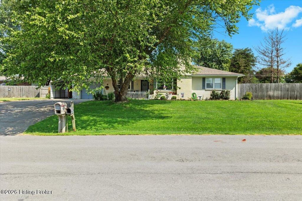 Photo of 4220 Frances Dr, Bardstown, KY 40004 (MLS # 1720527)