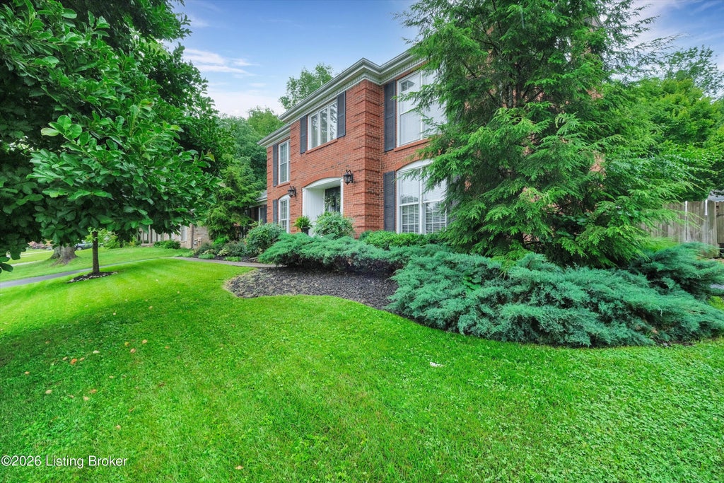 Photo of 7109 Blazier Ct, Louisville, KY 40228 (MLS # 1721948)