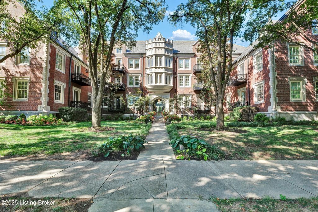 Photo of 966 Cherokee Rd #205, Louisville, KY 40204 (MLS # 1708402)