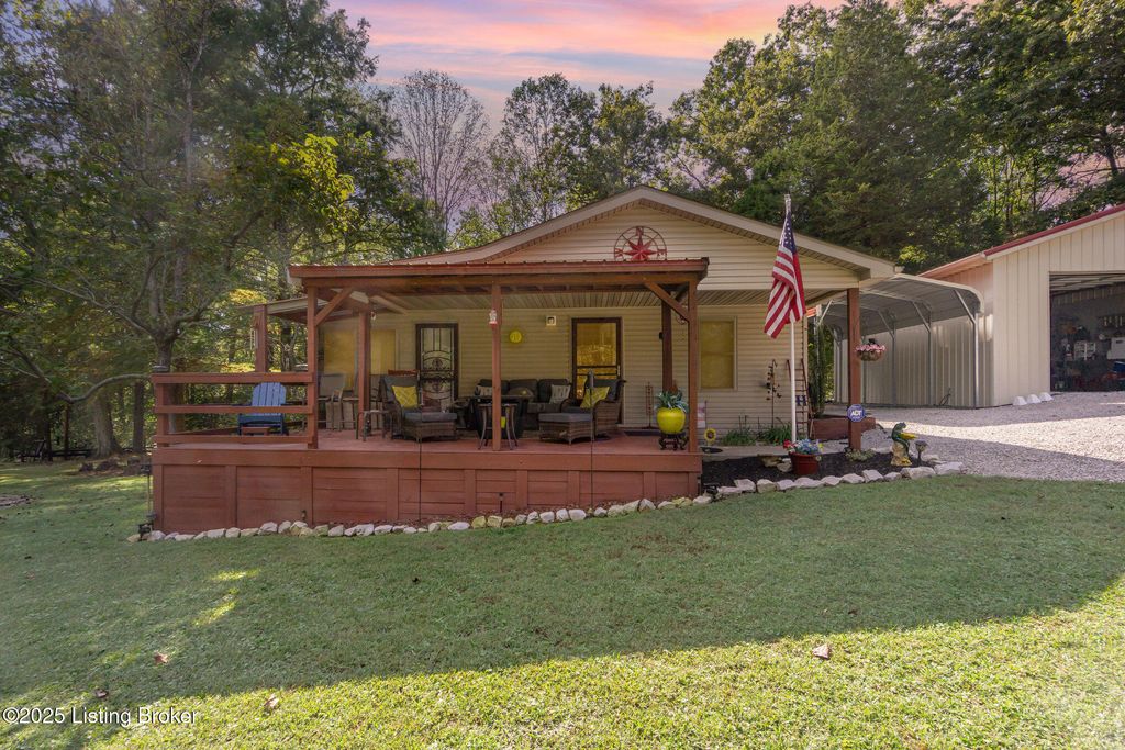 Photo of 33 Elmwood Dr, Clarkson, KY 42726 (MLS # 1710312)