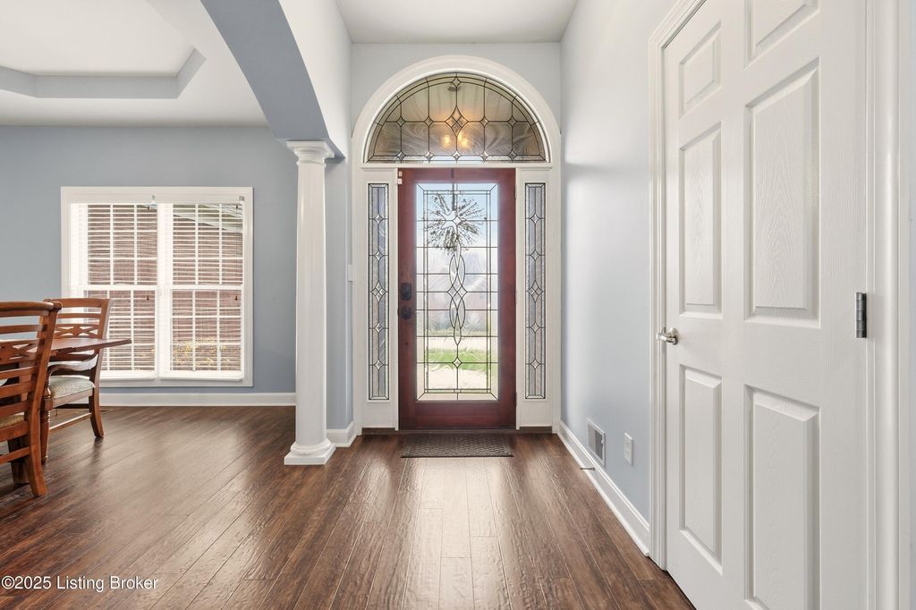 Photo of 623 Davenport Dr, Louisville, KY 40245 (MLS # 1704223)