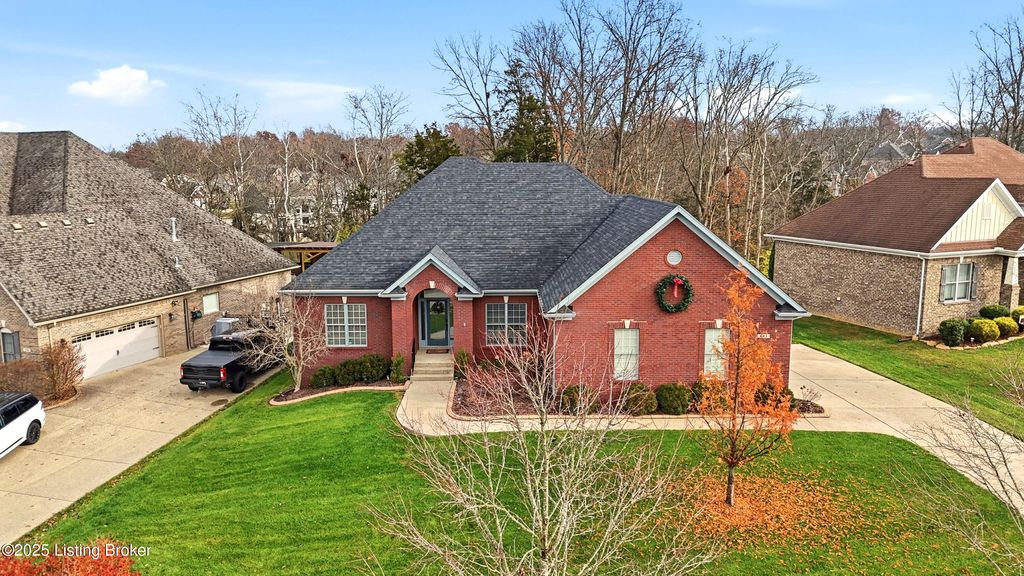 Photo of 623 Davenport Dr, Louisville, KY 40245 (MLS # 1704223)