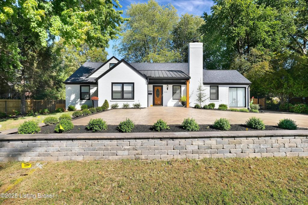 Photo of 503 Chenoweth Ln, Louisville, KY 40207 (MLS # 1701634)