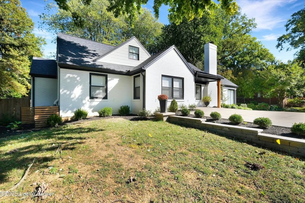 Photo of 503 Chenoweth Ln, Louisville, KY 40207 (MLS # 1701634)