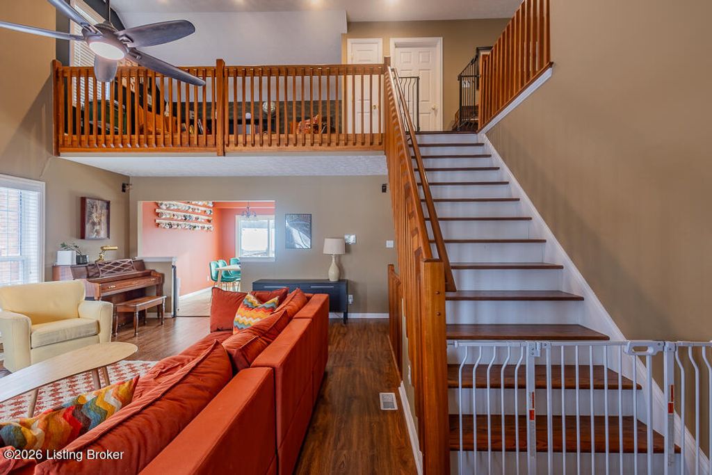 Photo of 4221 Morgan Jaymes Dr, Louisville, KY 40299 (MLS # 1710632)