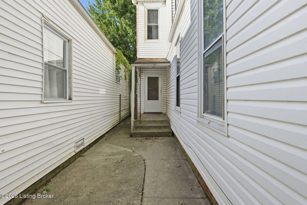 Photo of 1036 E Caldwell St, Louisville, KY 40204 (MLS # 1722235)