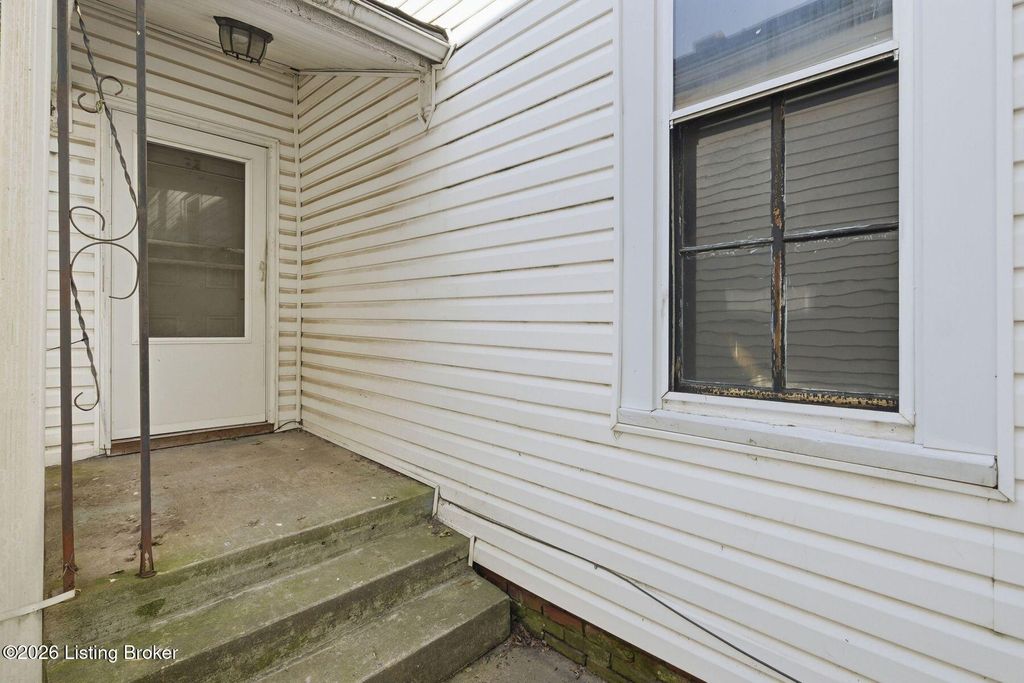 Photo of 1036 E Caldwell St, Louisville, KY 40204 (MLS # 1722235)