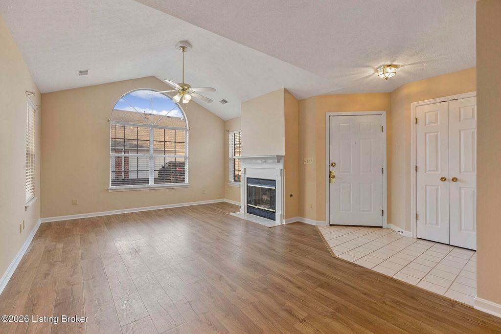 Photo of 3813 Greenhurst Dr, Louisville, KY 40299 (MLS # 1707555)