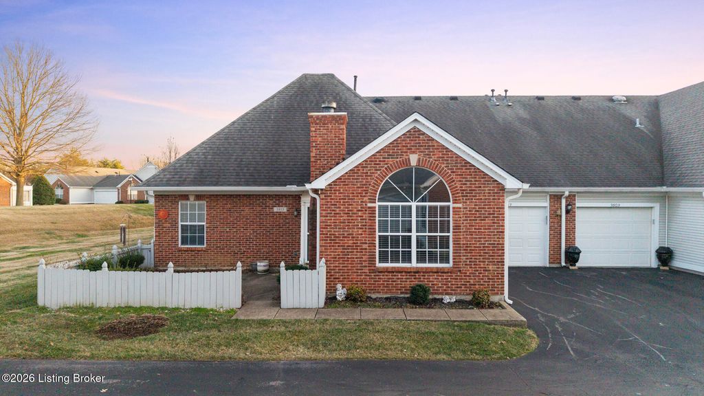 Photo of 3813 Greenhurst Dr, Louisville, KY 40299 (MLS # 1707555)