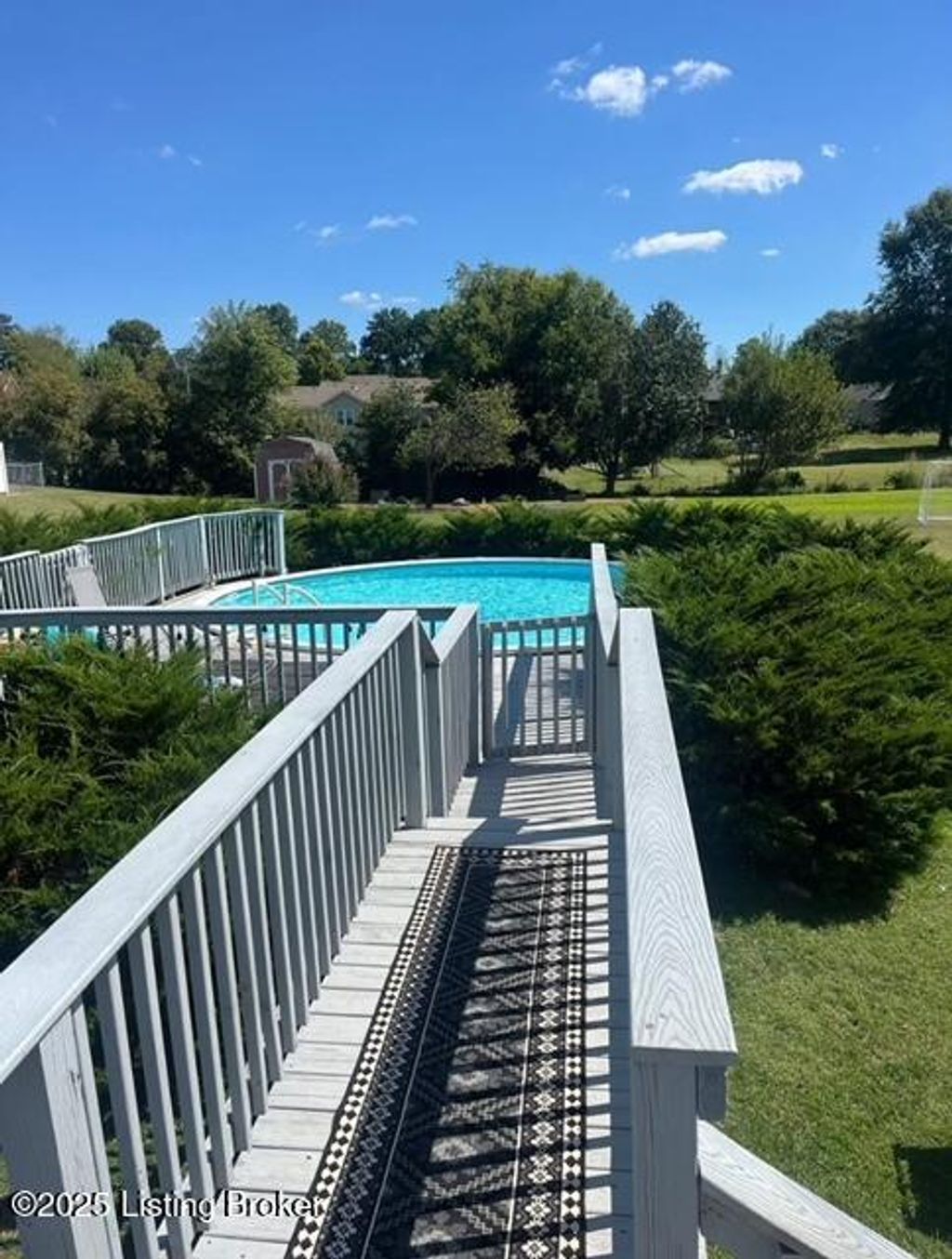 Photo of 190 Millstone Ct, Shepherdsville, KY 40165 (MLS # 1700349)