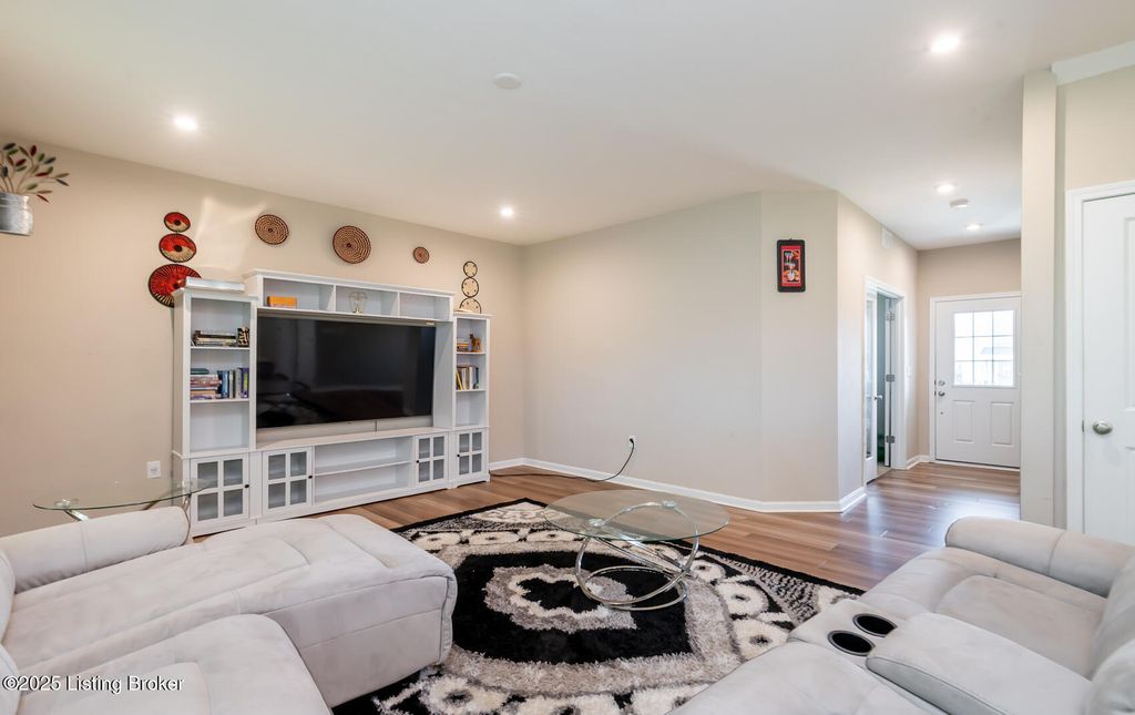 Photo of 569 Williamsburg Dr, Mt Washington, KY 40047 (MLS # 1712057)