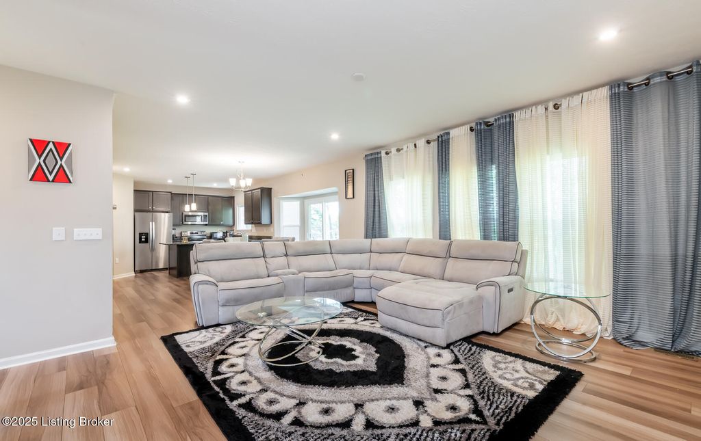 Photo of 569 Williamsburg Dr, Mt Washington, KY 40047 (MLS # 1712057)