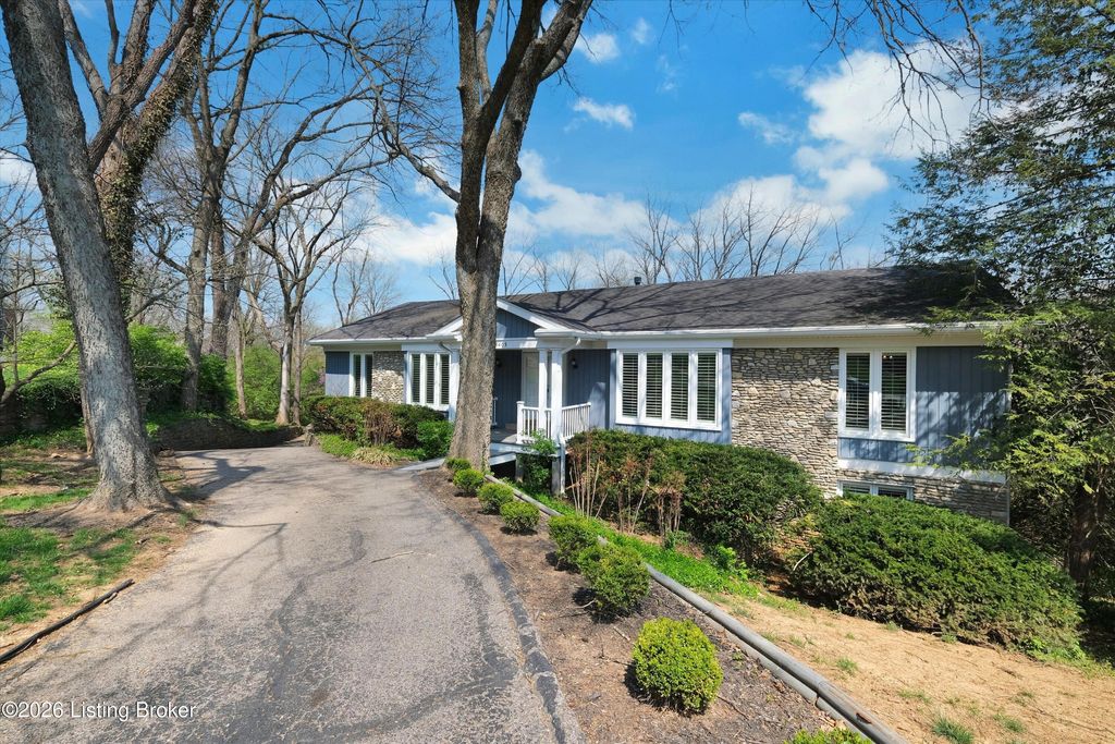 Photo of 5403 Wending Ct, Louisville, KY 40207 (MLS # 1712888)