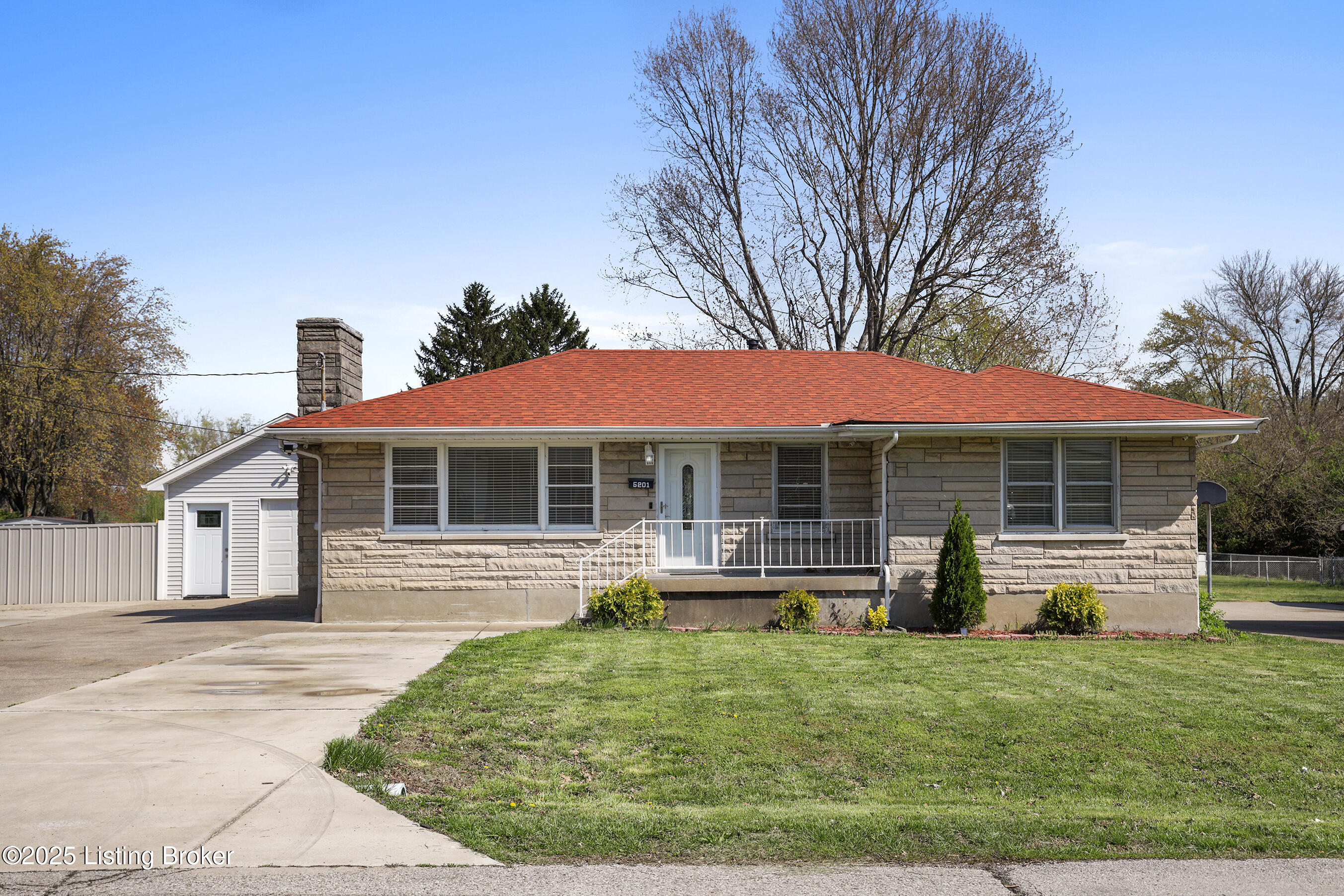5201 Ronwood Dr, Louisville, Kentucky image 2