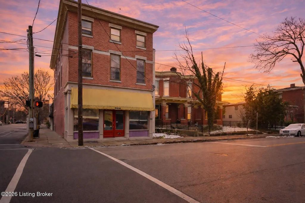 Photo of 1164 S Brook St, Louisville, KY 40203 (MLS # 1710264)