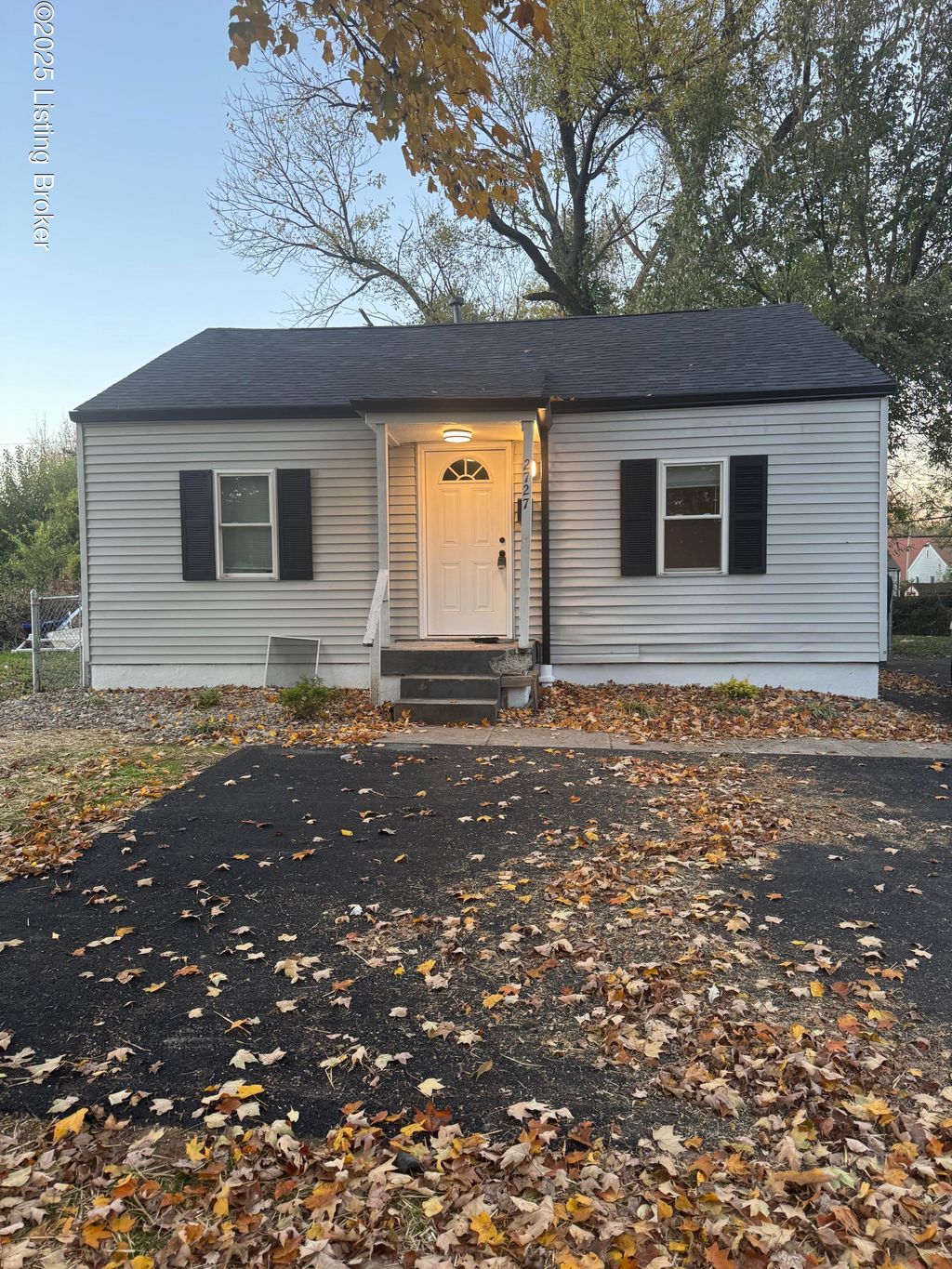Photo of 2727 Algonquin Pkwy, Louisville, KY 40210 (MLS # 1702487)