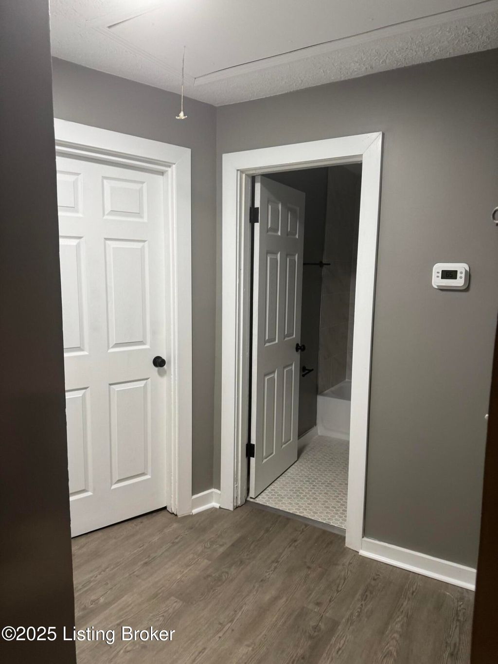 Photo of 2727 Algonquin Pkwy, Louisville, KY 40210 (MLS # 1702487)