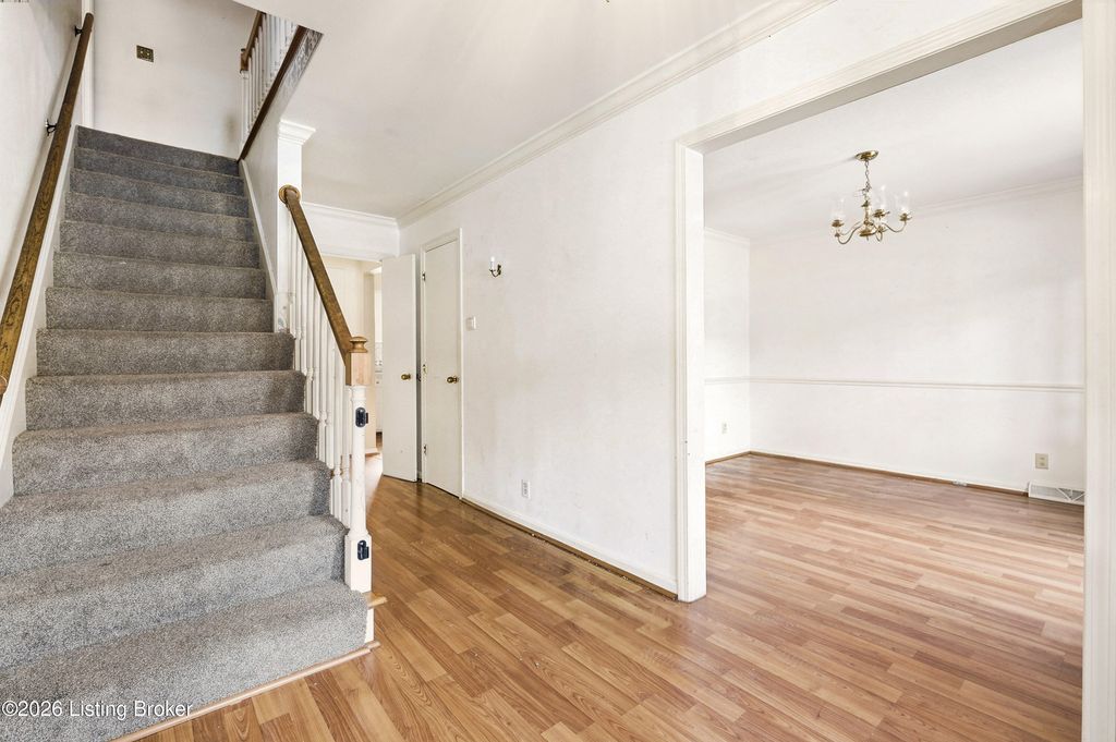 Photo of 7816 Fairmeadows Ln, Louisville, KY 40222 (MLS # 1708277)