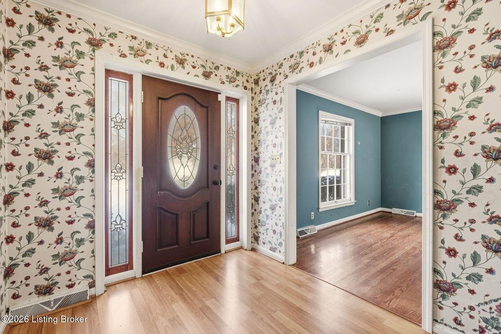 Photo of 7816 Fairmeadows Ln, Louisville, KY 40222 (MLS # 1708277)