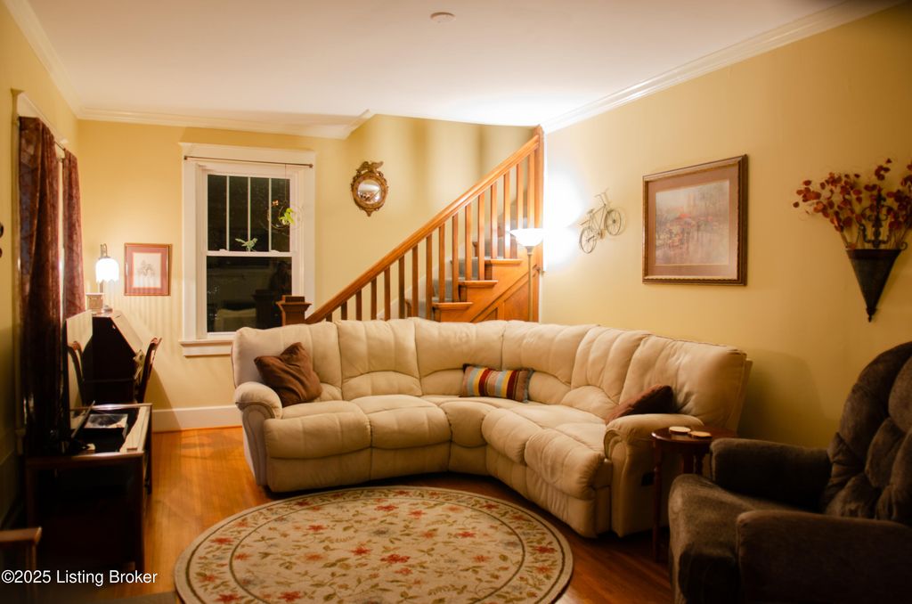 Photo of 2923 Avon Rd, Louisville, KY 40220 (MLS # 1704764)