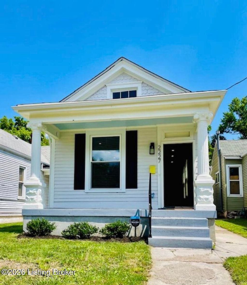 Photo of 2227 Dumesnil St, Louisville, KY 40210 (MLS # 1718919)