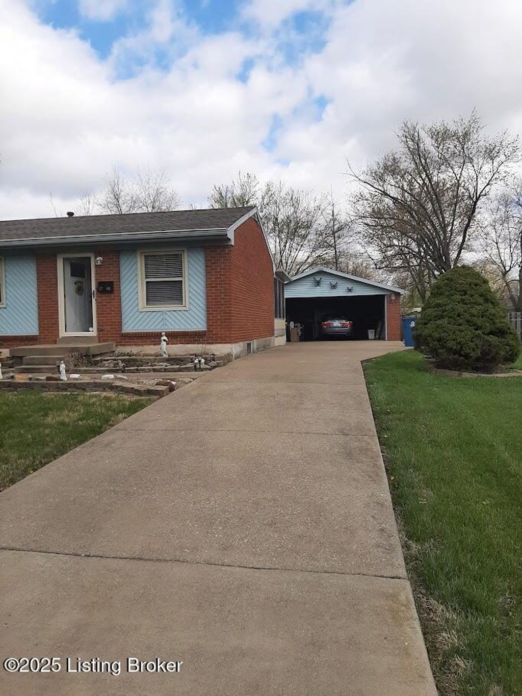 Photo of 6703 BARBROOK Rd, Louisville, KY 40258 (MLS # 1703797)