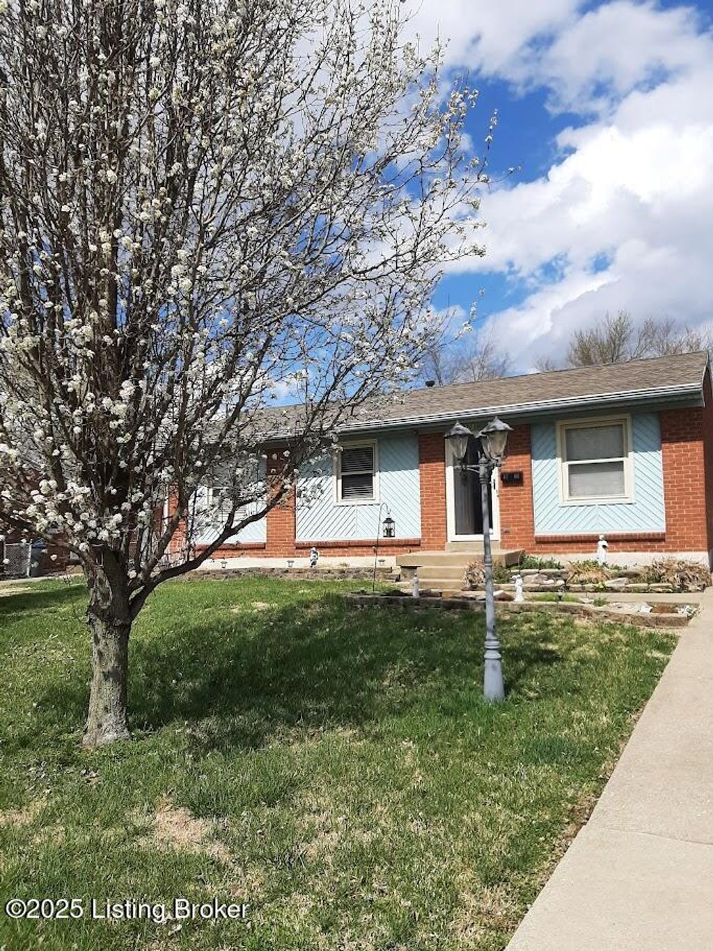 Photo of 6703 BARBROOK Rd, Louisville, KY 40258 (MLS # 1703797)