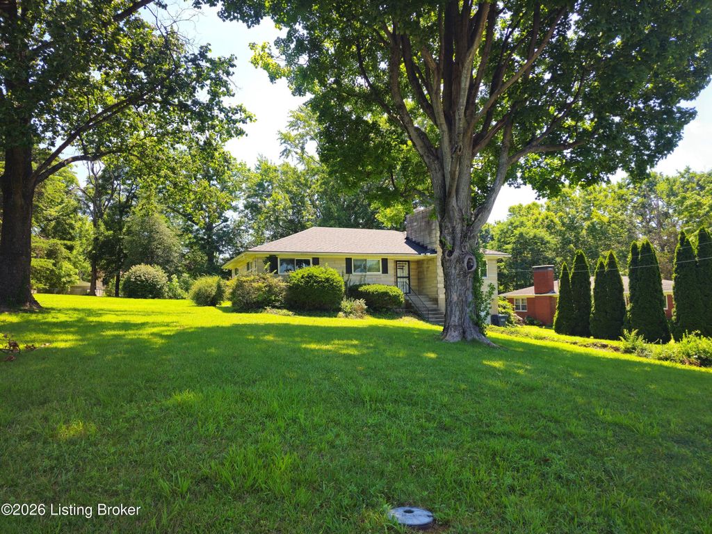 Photo of 6145 Overhill Dr, Louisville, KY 40229 (MLS # 1722370)