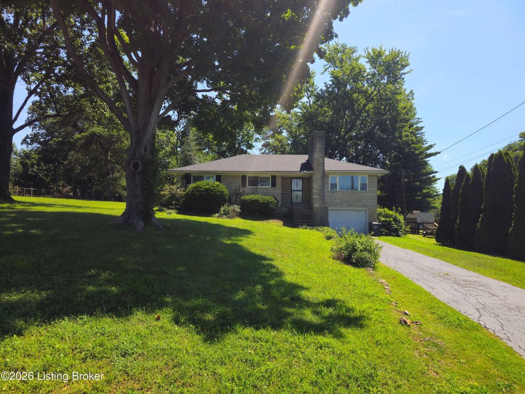 Photo of 6145 Overhill Dr, Louisville, KY 40229 (MLS # 1722370)