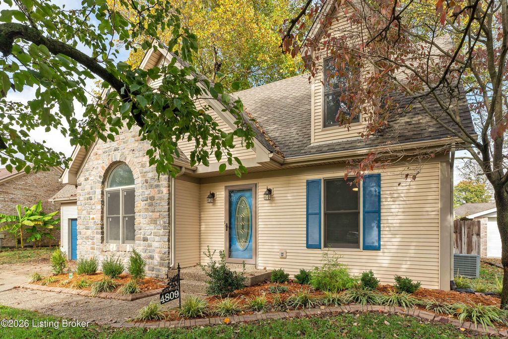 Photo of 4809 Grecian Ct, Louisville, KY 40272 (MLS # 1707281)