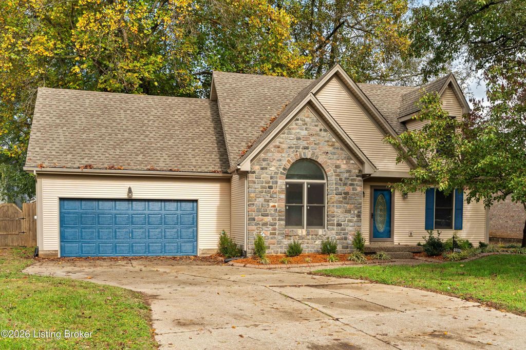 Photo of 4809 Grecian Ct, Louisville, KY 40272 (MLS # 1707281)