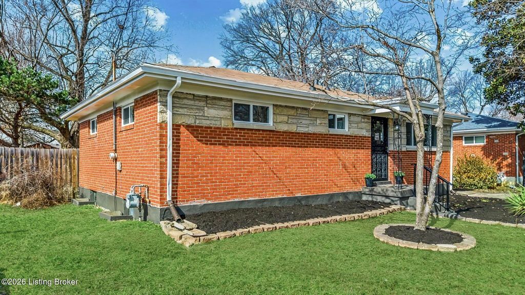 Photo of 7712 Carnation Dr, Louisville, KY 40258 (MLS # 1709475)