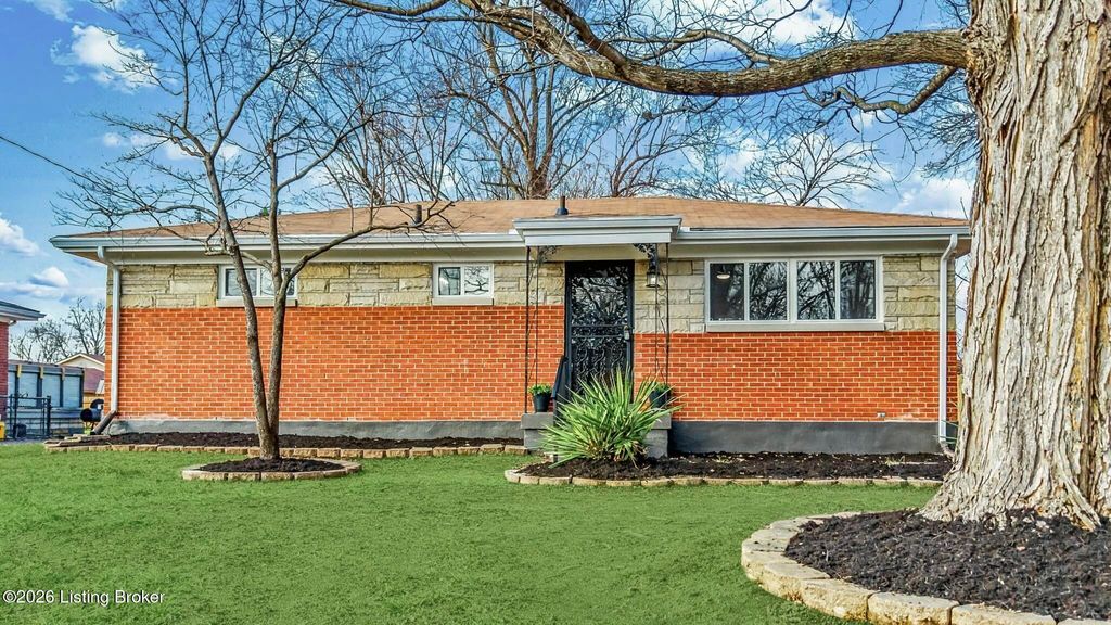 Photo of 7712 Carnation Dr, Louisville, KY 40258 (MLS # 1709475)