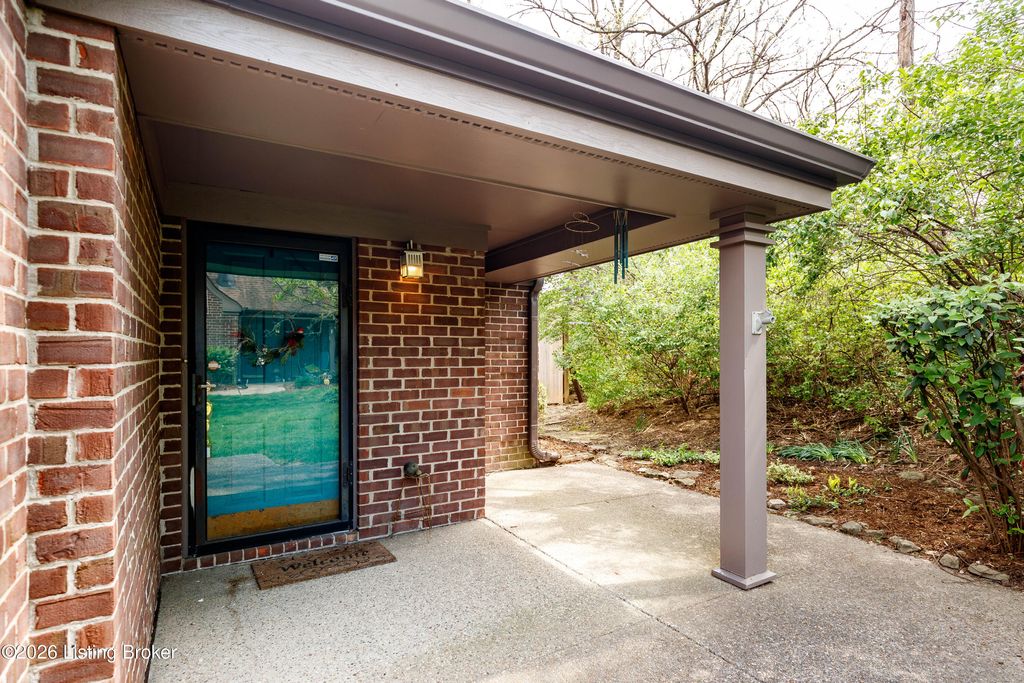 Photo of 1903 Eastbridge Ct #1903, Louisville, KY 40223 (MLS # 1714444)