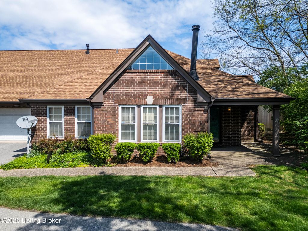 Photo of 1903 Eastbridge Ct #1903, Louisville, KY 40223 (MLS # 1714444)