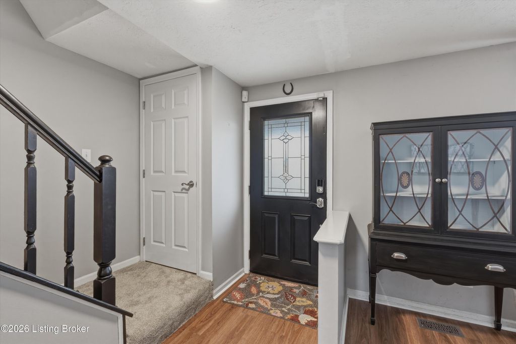 Photo of 8910 Hatlerhall Dr, Louisville, KY 40291 (MLS # 1709789)