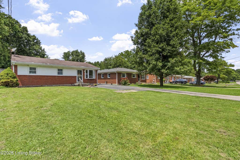 Photo of 10612 Charlene Dr, Fairdale, KY 40118 (MLS # 1726492)