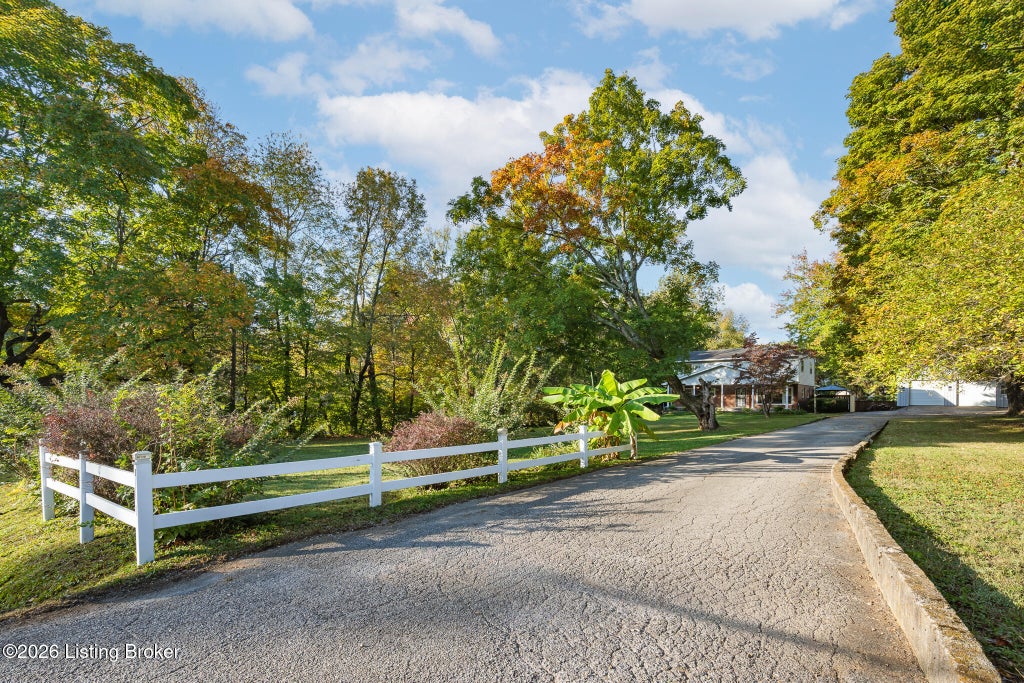 Photo of 8304 Pennsylvania Run Rd, Louisville, KY 40228 (MLS # 1732230)