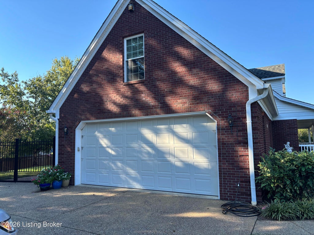 Photo of 6314 Faris Way, Louisville, KY 40272 (MLS # 1730641)