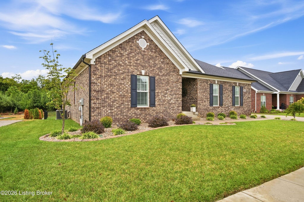 Photo of 1928 Scenic Lakes Dr, Louisville, KY 40245 (MLS # 1729167)