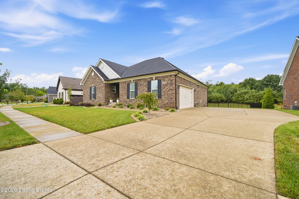 Photo of 1928 Scenic Lakes Dr, Louisville, KY 40245 (MLS # 1729167)