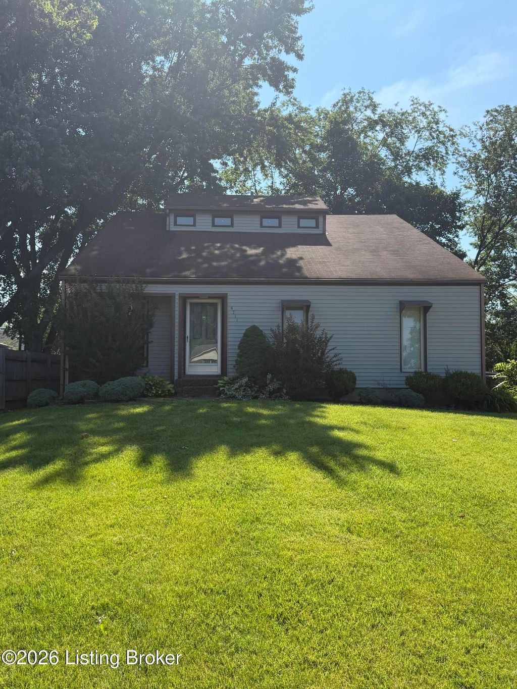 Photo of 4711 Jolynn Dr, Jeffersontown, KY 40299 (MLS # 1721158)