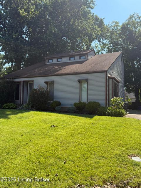 Photo of 4711 Jolynn Dr, Jeffersontown, KY 40299 (MLS # 1721158)