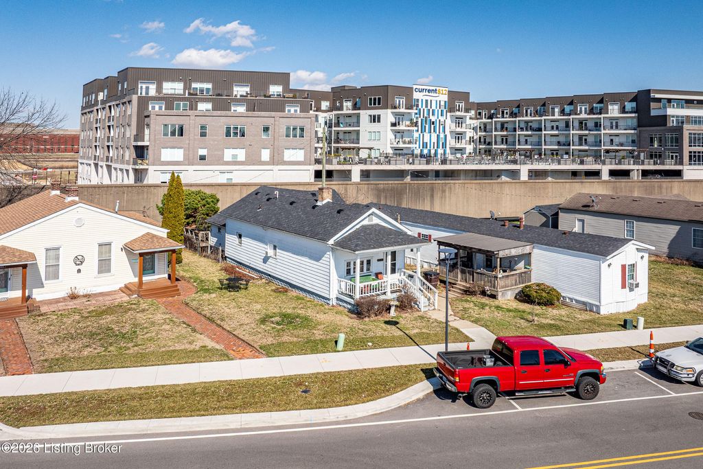 Photo of 427 E Riverside Dr, Clarksville, IN 47129 (MLS # 1711005)