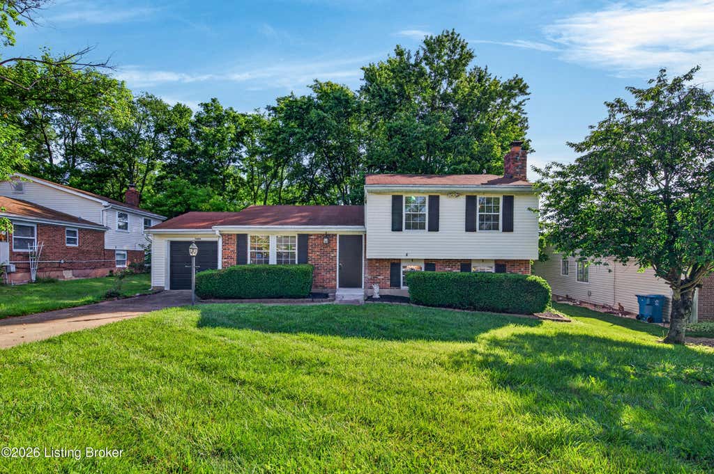 Photo of 7005 Apple Orchard Ln, Crestwood, KY 40014 (MLS # 1725191)